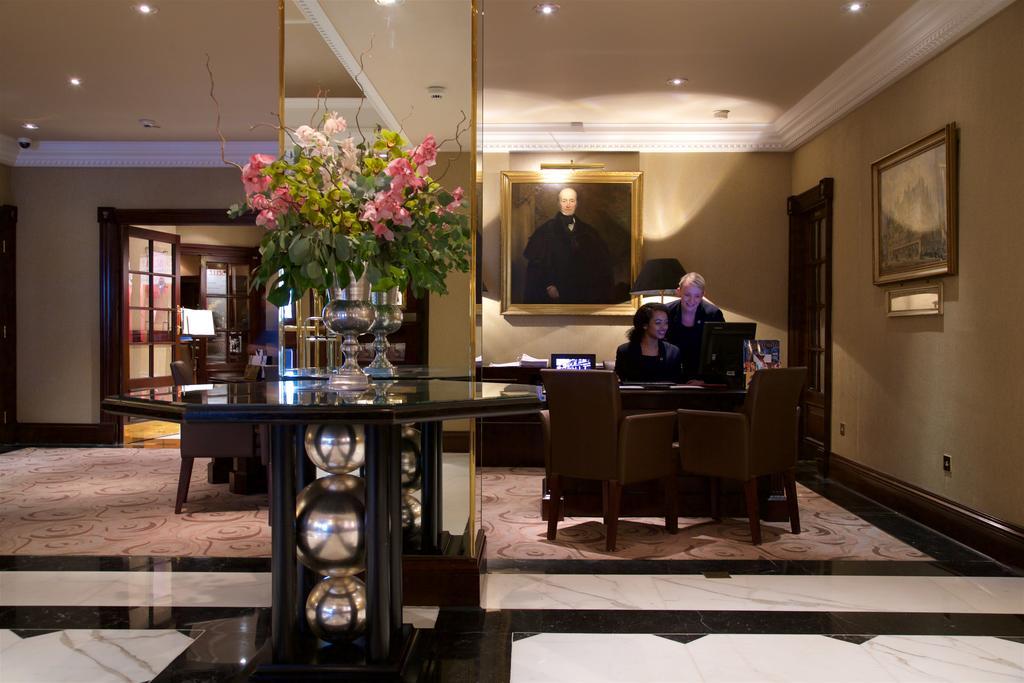 切斯特格罗夫纳酒店 外观 照片 The Concierge Desk at the Dorchester